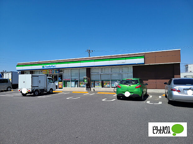 コンビニ「ファミリーマート木更津高柳店まで842m」