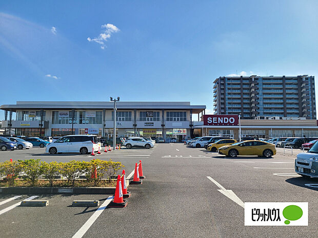 複合モール「ゆりまち袖ケ浦駅前モールまで1664m」