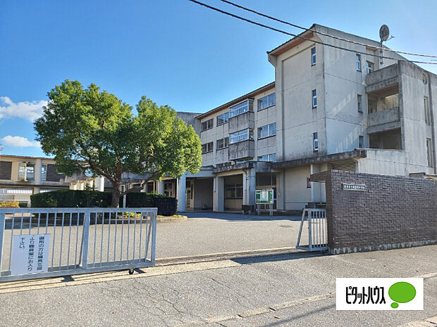 中学校「君津市立周西南中学校まで2110m」