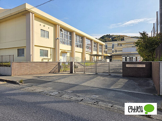 中学校「木更津市立木更津第三中学校まで1014m」