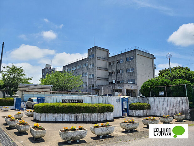 中学校「木更津市立岩根西中学校まで1195m」