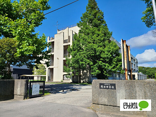 中学校「君津市立周西中学校まで1324m」