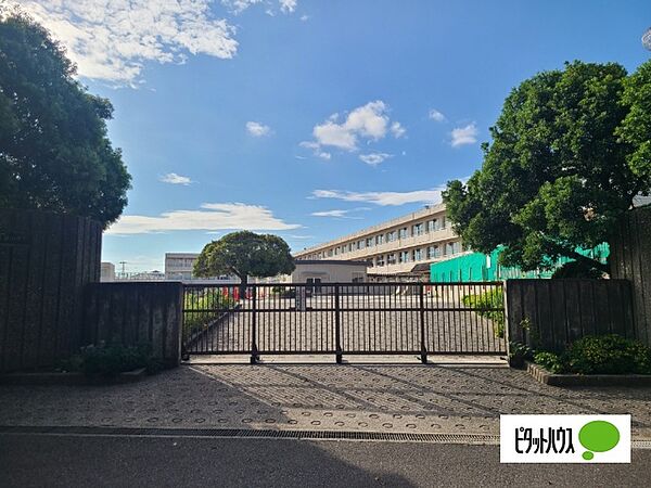 小学校「袖ケ浦市立蔵波小学校まで926m」