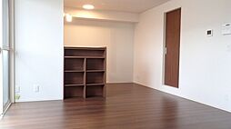 イゾラ ルーチェ 202 2階1LDKのリビング/ダイニング