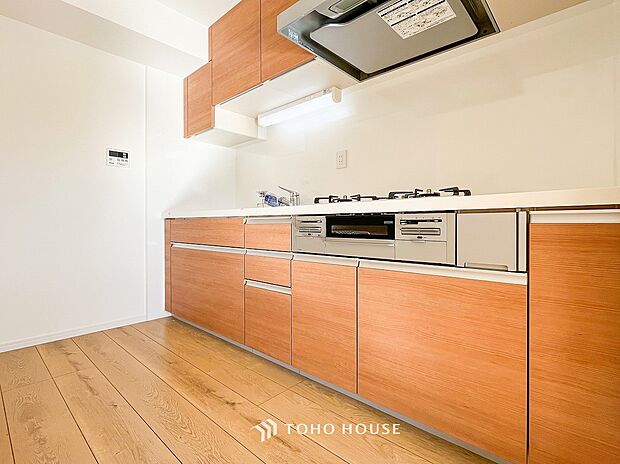 ご家族みんなで調理ができる位のスペースを実現したキッチン空間となっております。