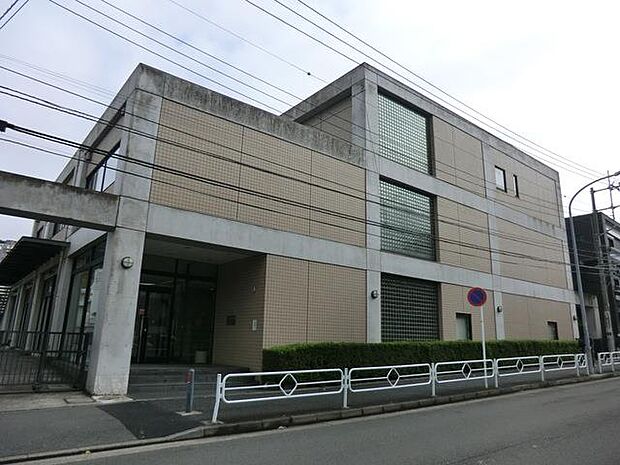 上大岡駅から徒歩5分。内科の他、循環器科、消化器科、精神科を診療している病院です。