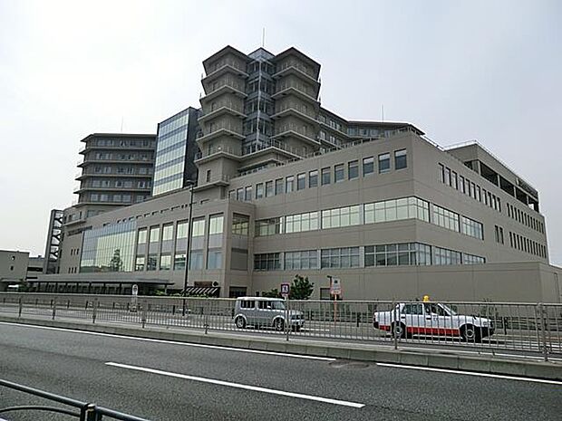 横浜市の中核病院として診療科数31、救命救急センター、集中治療センターなどがある総合病院。大規模な災害発生時に重症患者を受け入れる「災害医療拠点病院」」にも指定されています。