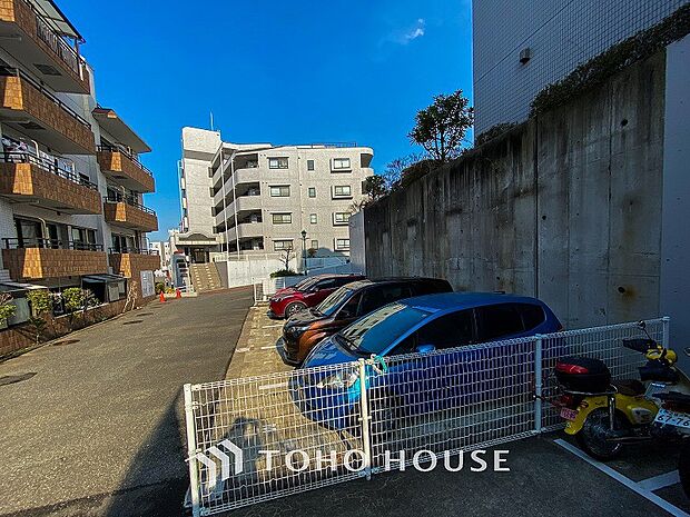 敷地内駐車スペース。日々の暮らしのをスムーズに。（現在空き無し）