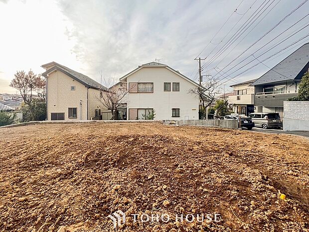 閑静な住宅街の一角、ひと時のくつろぎが生まれ、ゆっくりと愛着が育まれていきます。