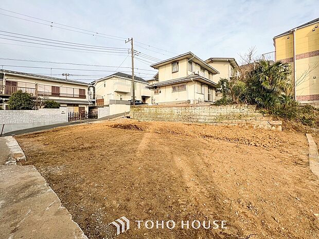 閑静な住宅街の陽当りに恵まれた土地で寛ぎに満ちた生活を。