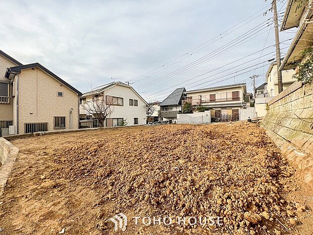 閑静な住宅街の陽当りに恵まれた土地で寛ぎに満ちた生活を。