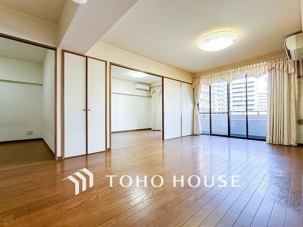 太陽の恵みを一気に受けた明るくあたたかいお住まい。吹きぬける風を感じながら爽やかで風通しの良い暮らし。