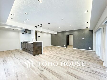 対面式キッチンのあるLDKで家族の会話が弾みます。