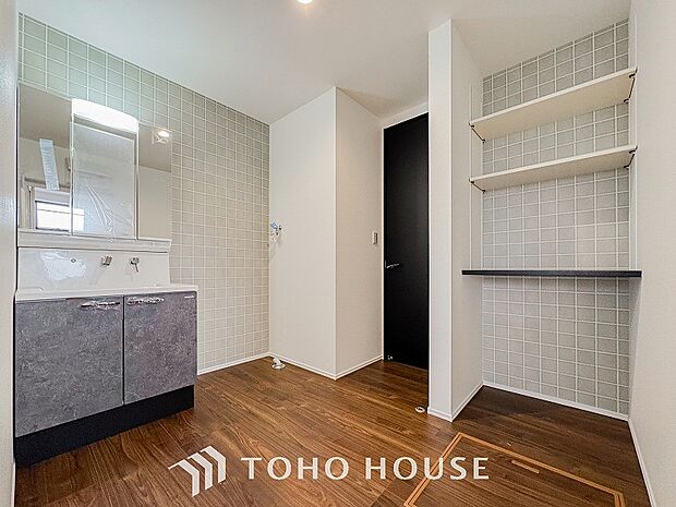 清潔感のあるプライベート空間は、身だしなみチェックや肌のお手入れに最適です。