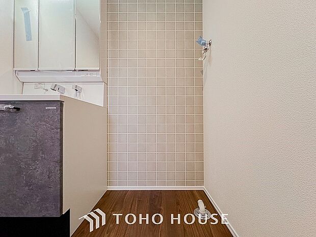 洗濯機を配置しても十分なスペースを確保しております。