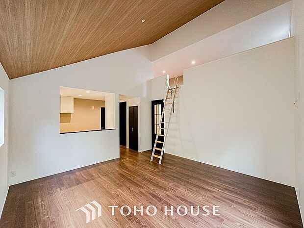 対面式キッチンのあるLDKで家族の会話が弾みます。