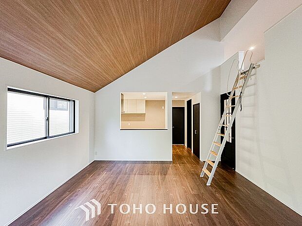 忙しい朝でも、しっかり家族が揃って食事をして頂けるゆとりある大きさのダイニングスペース。