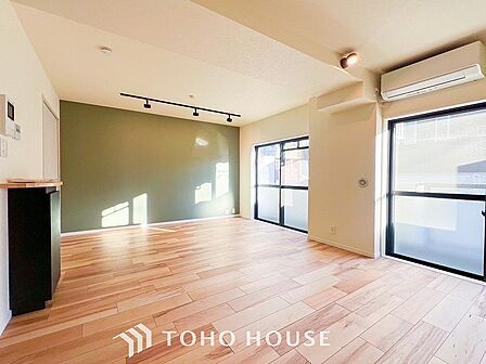 落ち着いた雰囲気に包まれた伸びやかな空間で、ゆったりと家族団らんの時間を過ごせます。