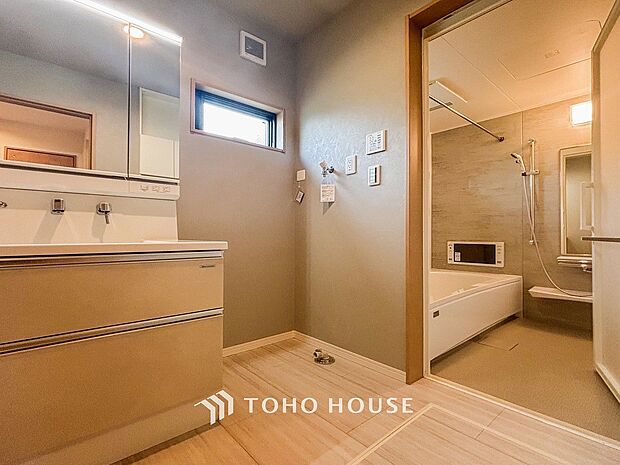 清潔感のあるプライベート空間は、身だしなみチェックや肌のお手入れに最適です。