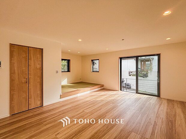 光と風があふれる開放的なリビングダイニングには自然と家族みんなが集まってきます。