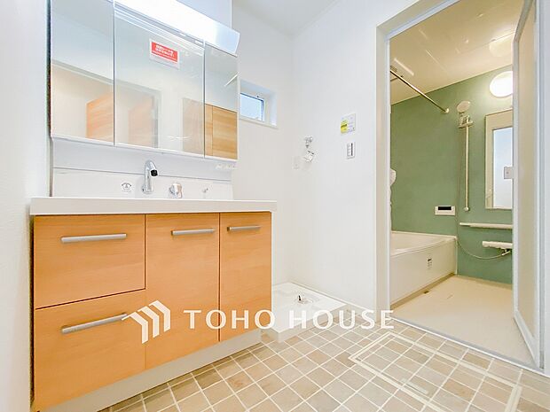 落ち着いた空間を演出するカラーと、ゆったりお使い頂ける広さが魅力のパウダールーム。