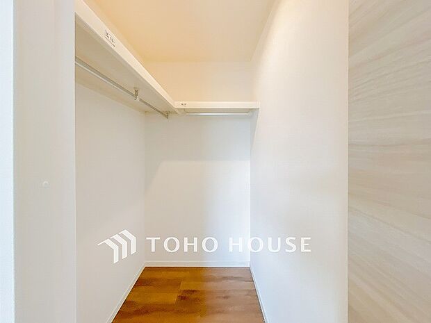 衣類だけでなく大きな荷物も収納でき、お部屋がすっきりします。