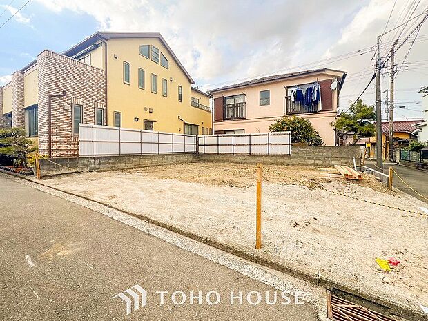 閑静な住宅街の陽当りに恵まれた土地。寛ぎに満ちた住環境です。