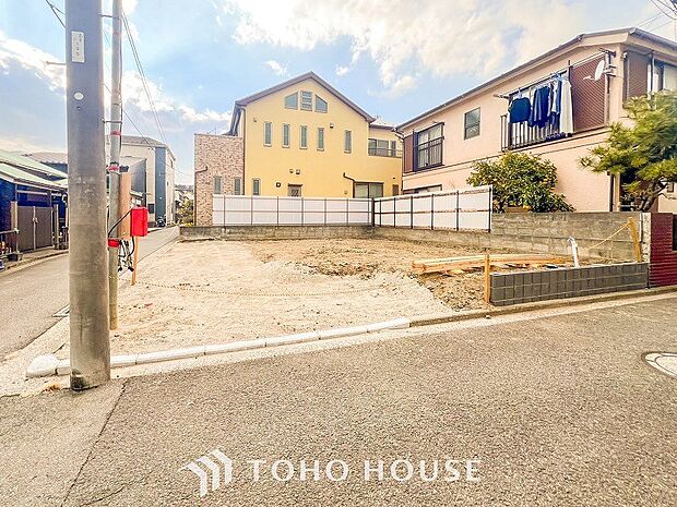 閑静な住宅街の一角、ひと時のくつろぎが生まれ、ゆっくりと愛着が育まれていきます。