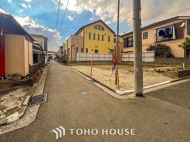 閑静な住宅街の陽当りに恵まれた土地で寛ぎに満ちた生活を。