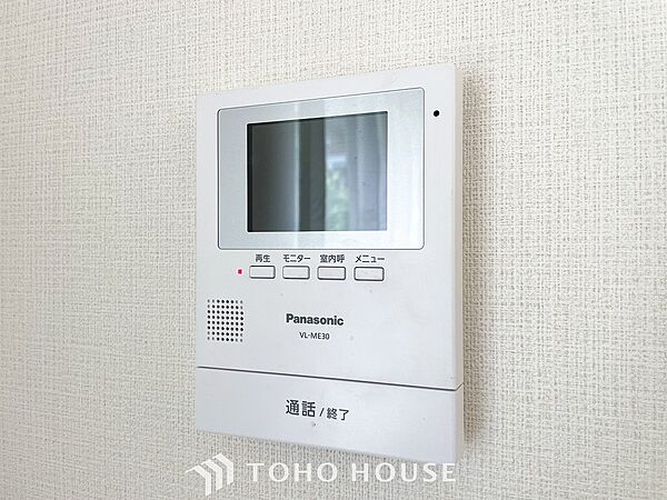 誰が来てもわかる様にモニター付きインターホンを設置。