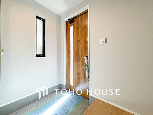 帰り着くたびに洗練されたテイストの空間に迎えられ誇りと喜びを感じる玄関まわりです。