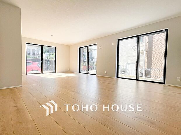 太陽の恵みを一気に受けた明るくあたたかいお住まい。吹きぬける風を感じながら爽やかで風通しの良い暮らし。