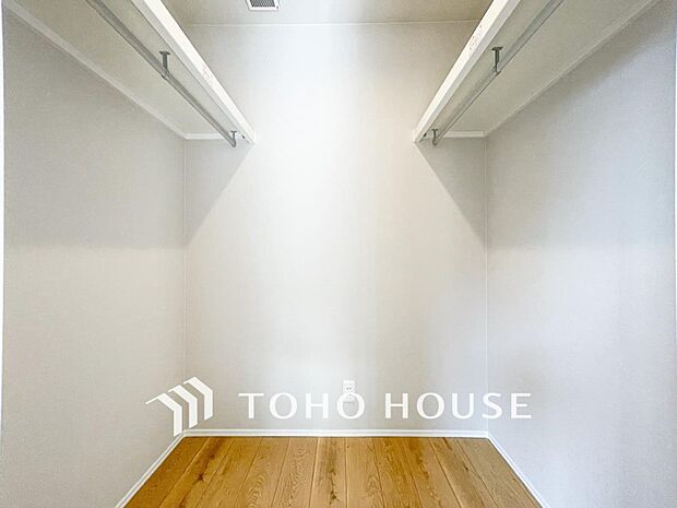 衣類だけでなく大きな荷物も収納でき、お部屋がすっきりします。