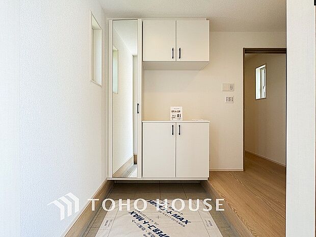 帰り着くたびに洗練されたテイストの空間に迎えられ誇りと喜びを感じる玄関まわりです。