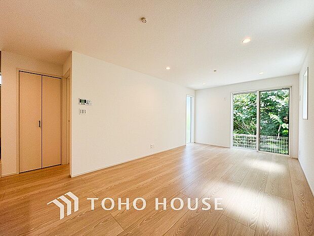 太陽の恵みを一気に受けた明るくあたたかいお住まい。吹きぬける風を感じながら爽やかで風通しの良い暮らし。