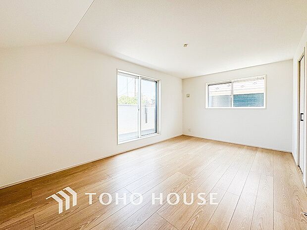 採光もアクセントの一つとして。プライベートルームにはやさしい光が射し込んでいます。