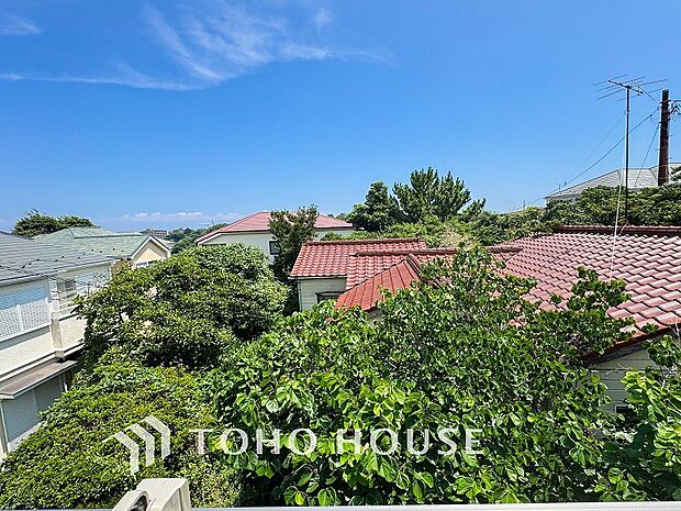 開放的で気持ちの良い眺望と青い空を満喫できます。