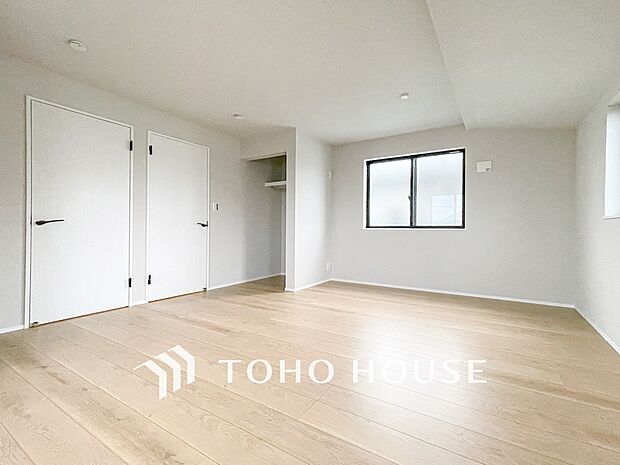 1日の疲れを癒し、心地よく寛げるようゆったりとした広さを確保しています。