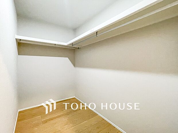 衣類だけでなく大きな荷物も収納でき、お部屋がすっきりします。