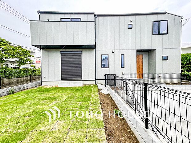 住む人を映し出す洗練された佇まいは、いつまでも輝き続けながらいつしか街の風景に溶け込んでいきます。