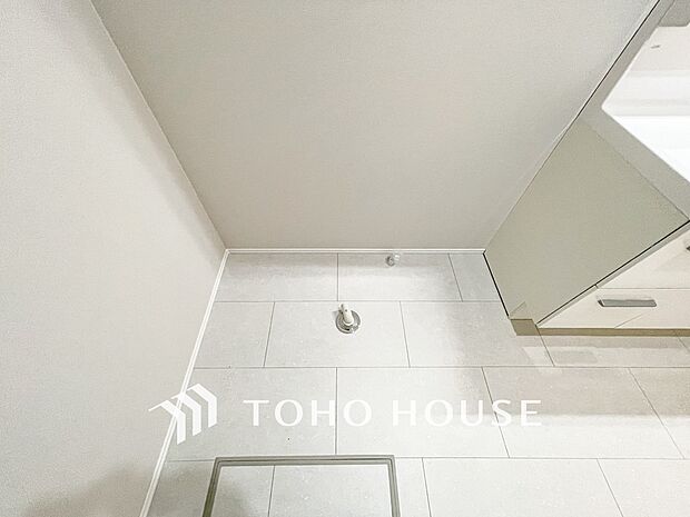 洗濯機を配置しても十分なスペースを確保しております。