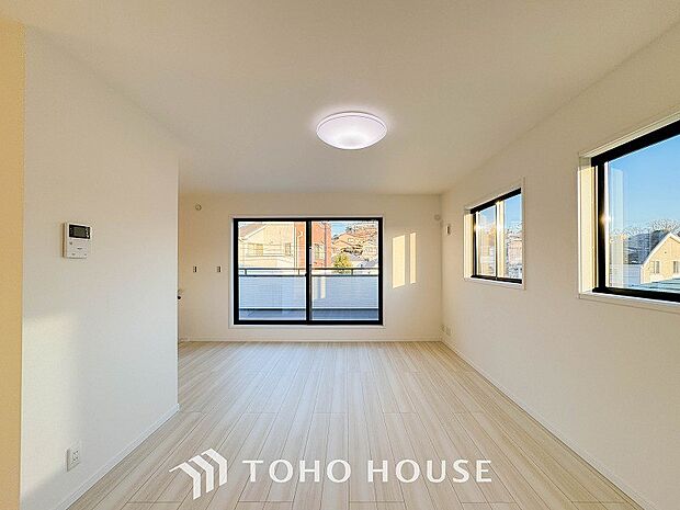 落ち着いた雰囲気に包まれた伸びやかな空間で、ゆったりと家族団らんの時間を過ごせます。