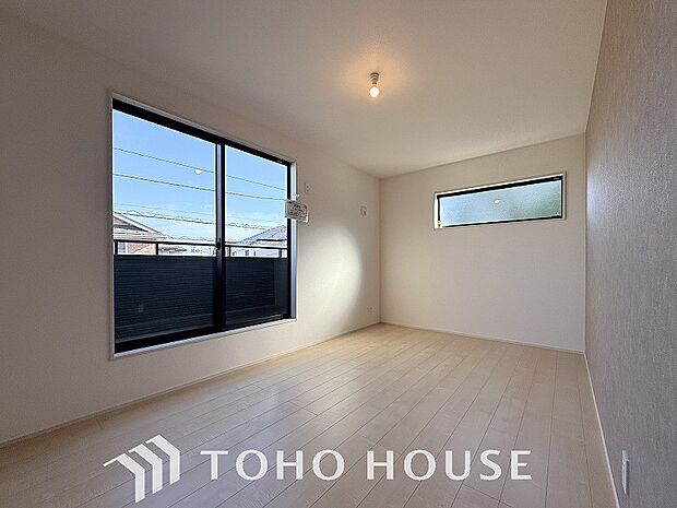 家族一人ひとりの大切なプライベート空間。趣味・感性で個性的に飾って頂けるようシンプルに仕上げてあります。