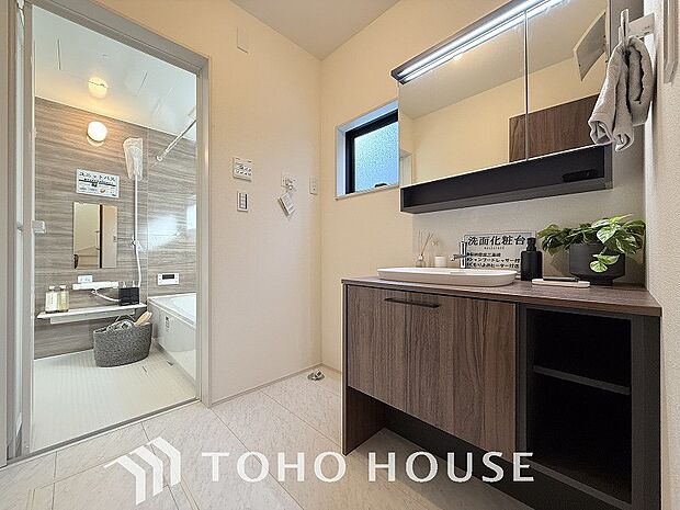 洗面台・洗面所十分な大きさの洗面台は、朝の慌ただしい時間でも余裕とゆとりを感じて頂けます。