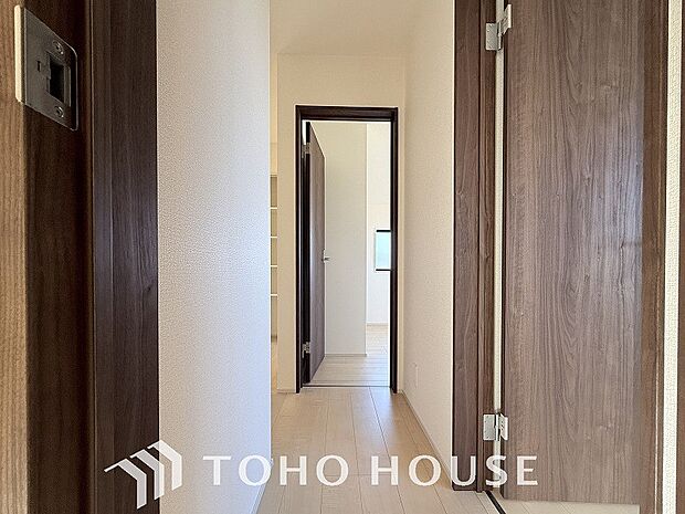 やわらかな陽射しがふりそそぎ、ゆったりした時間が流れる室内。