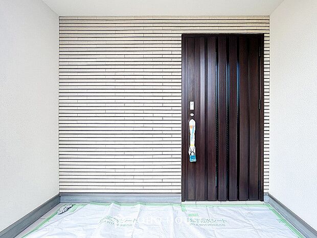 住む人や訪れる人やさしくエスコートする玄関アプローチ。