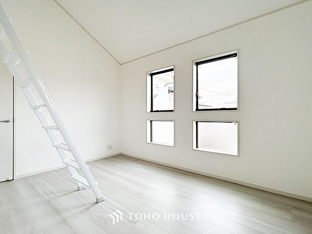 採光もアクセントの一つとして。プライベートルームにはやさしい光が射し込んでいます。