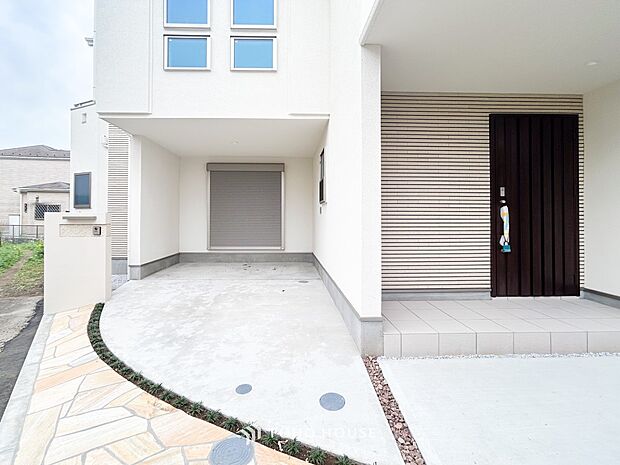 敷地内に駐車スペースがあると、日々の暮らしのをスムーズに運ぶ事が出来ます。