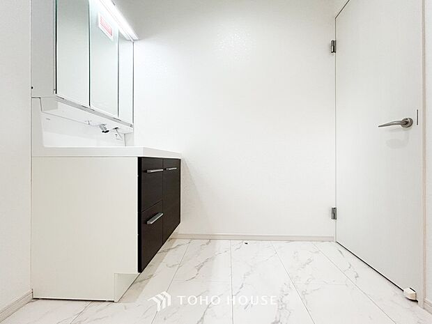 清潔感のあるプライベート空間は、身だしなみチェックや肌のお手入れに最適です。