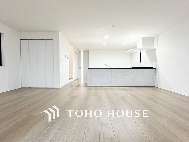 落ち着いた雰囲気に包まれた伸びやかな空間で、ゆったりと家族団らんの時間を過ごせます。